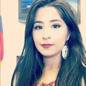 Meet your Posher, Jobina